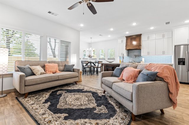 696 N Center Street, Arlington, TX 76011