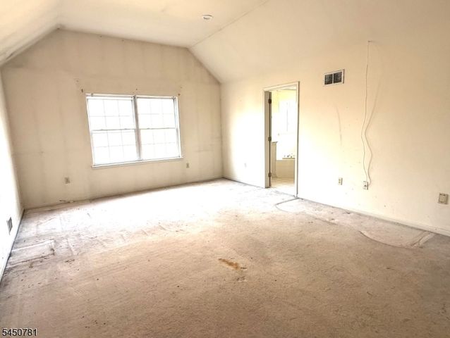 11 Decicco Dr, Raritan Boro, NJ 08869
