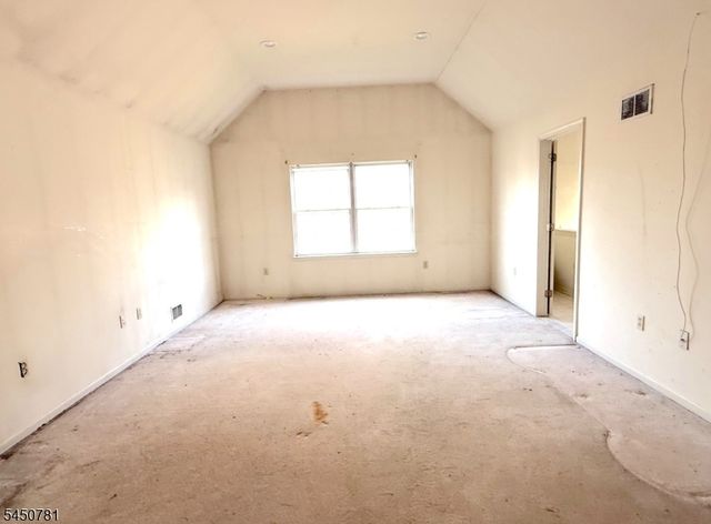 11 Decicco Dr, Raritan Boro, NJ 08869