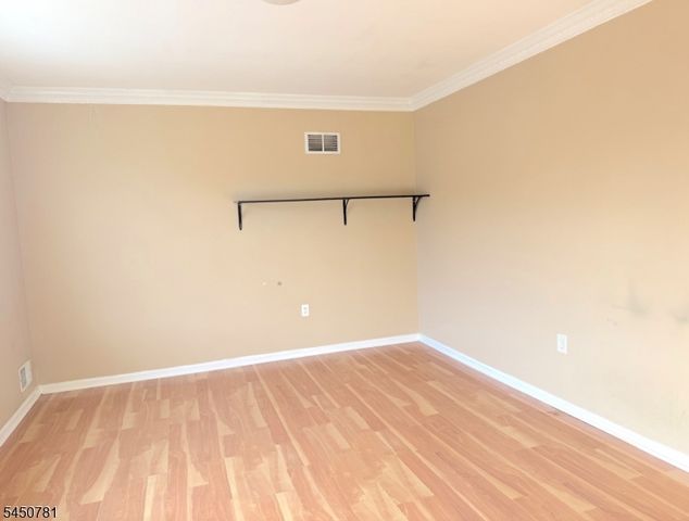 11 Decicco Dr, Raritan Boro, NJ 08869