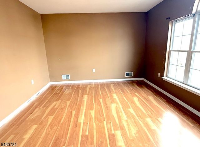 11 Decicco Dr, Raritan Boro, NJ 08869