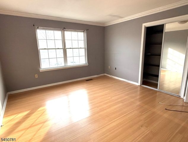 11 Decicco Dr, Raritan Boro, NJ 08869