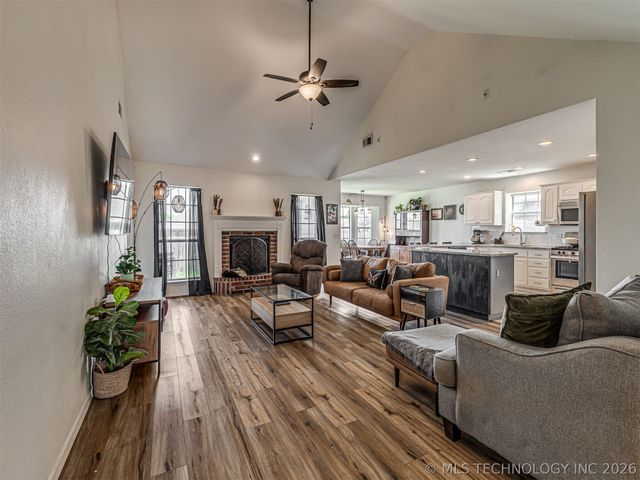 2012 E Princeton Street, Broken Arrow, OK 74012