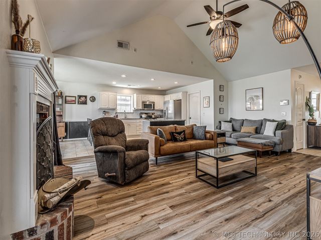 2012 E Princeton Street, Broken Arrow, OK 74012