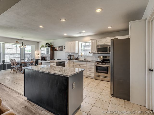 2012 E Princeton Street, Broken Arrow, OK 74012