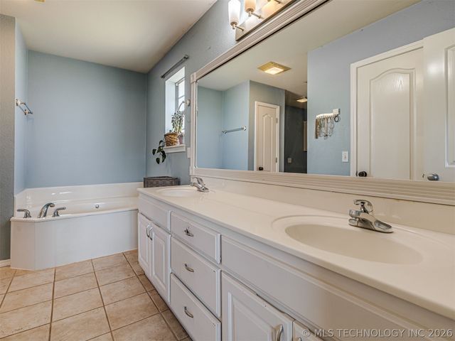 2012 E Princeton Street, Broken Arrow, OK 74012