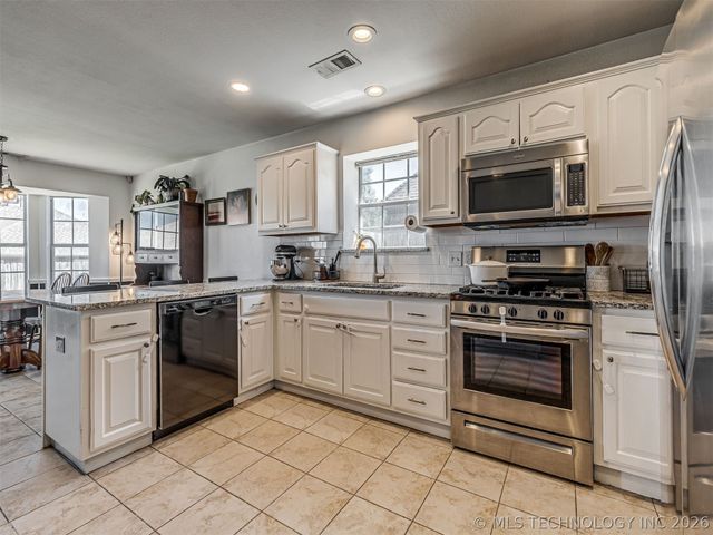 2012 E Princeton Street, Broken Arrow, OK 74012