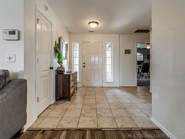 2012 E Princeton Street, Broken Arrow, OK 74012