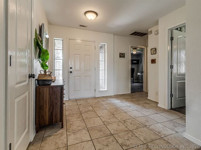 2012 E Princeton Street, Broken Arrow, OK 74012