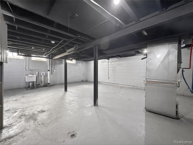 16608 Fenmore Street, Detroit, MI 48235