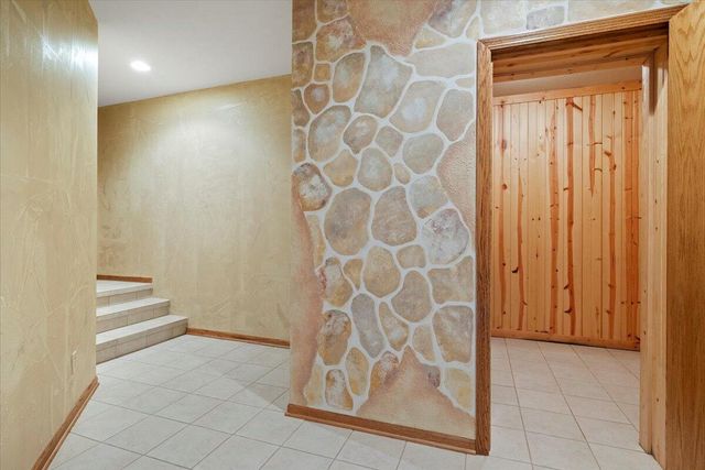 22231 STONEYBROOK Drive, Council Bluffs, IA 51503