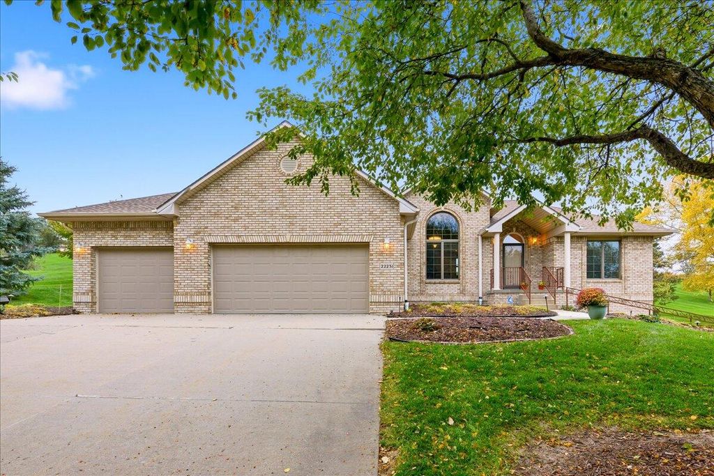 22231 STONEYBROOK Drive, Council Bluffs, IA 51503