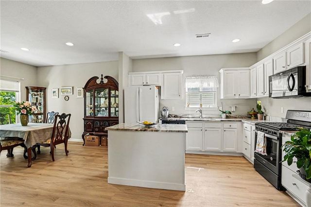 7728 NW 124th Street, Kansas City, MO 64163