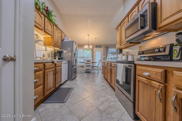 8506 Hunting Stock Pl, Louisville, KY 40291