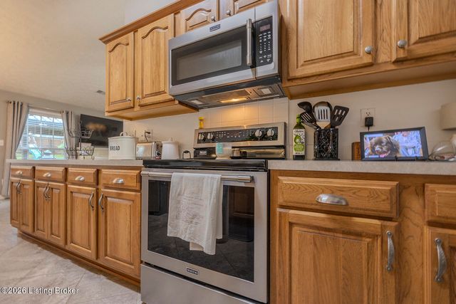 8506 Hunting Stock Pl, Louisville, KY 40291