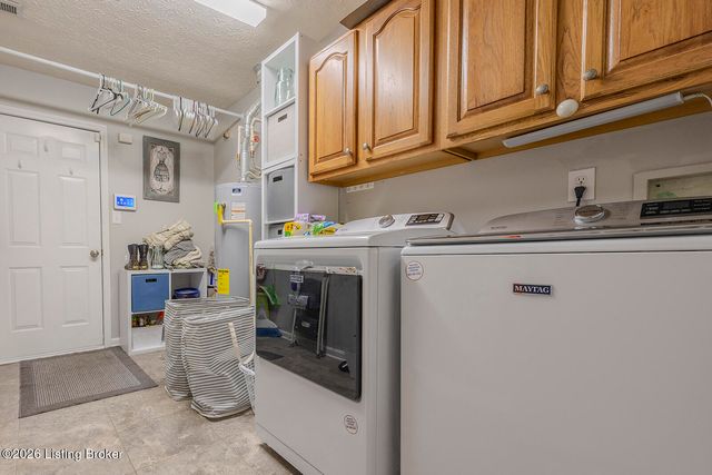 8506 Hunting Stock Pl, Louisville, KY 40291