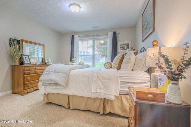 8506 Hunting Stock Pl, Louisville, KY 40291