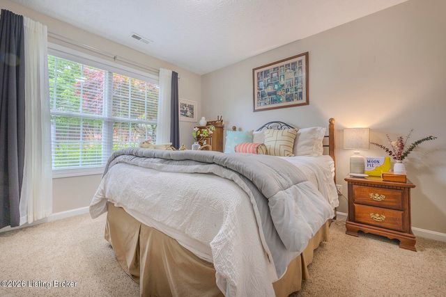 8506 Hunting Stock Pl, Louisville, KY 40291