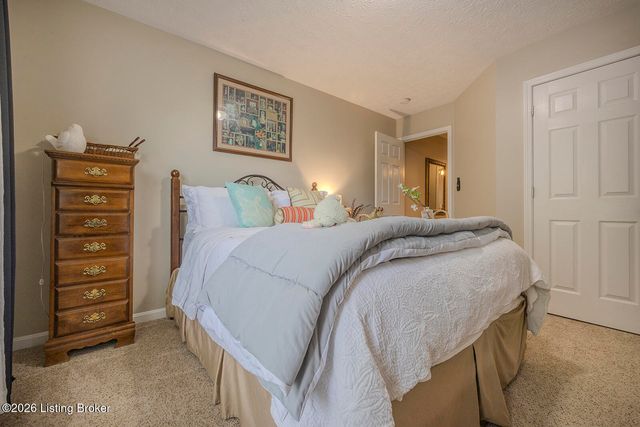 8506 Hunting Stock Pl, Louisville, KY 40291