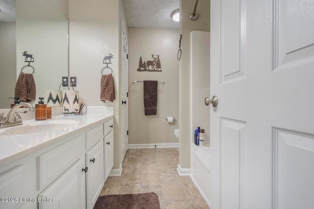 8506 Hunting Stock Pl, Louisville, KY 40291