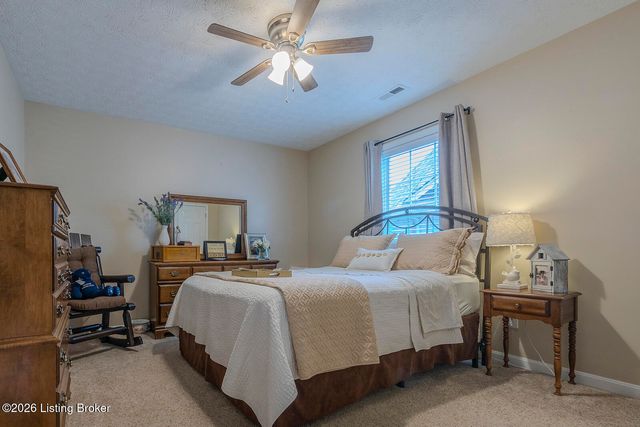 8506 Hunting Stock Pl, Louisville, KY 40291