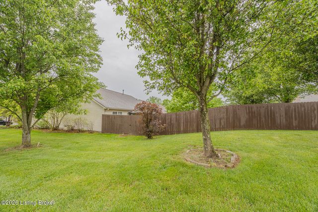 8506 Hunting Stock Pl, Louisville, KY 40291