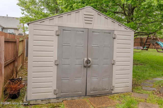 8506 Hunting Stock Pl, Louisville, KY 40291