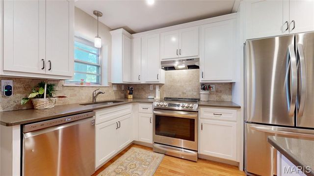 9334 Litzsinger Road, Rock Hill, MO 63144
