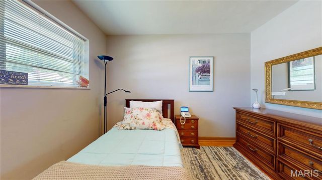 9334 Litzsinger Road, Rock Hill, MO 63144