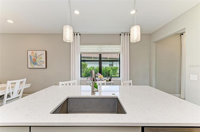 7575 SUMMERLAND COVE, Lakewood Ranch, FL 34202