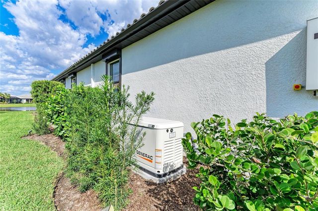 7575 SUMMERLAND COVE, Lakewood Ranch, FL 34202