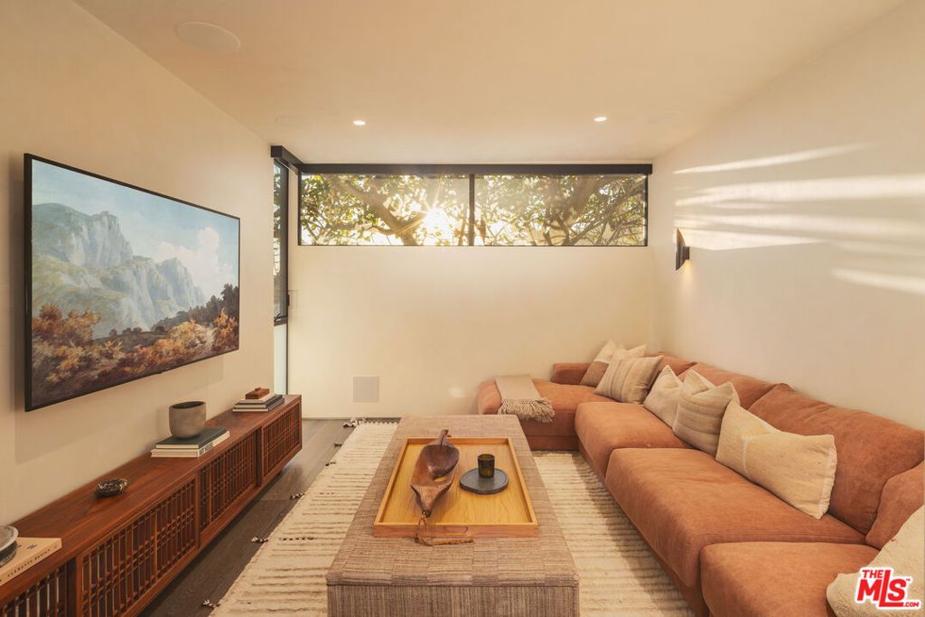 Image 6 of property listing at 22826 Pacific Coast Highway, Malibu, CA 90265