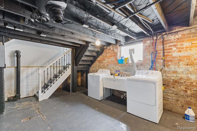 885 Clairmount Street, Detroit, MI 48202