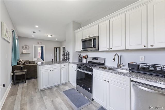 885 Clairmount Street, Detroit, MI 48202