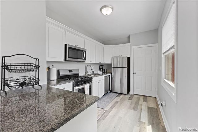 885 Clairmount Street, Detroit, MI 48202