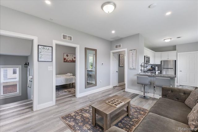 885 Clairmount Street, Detroit, MI 48202