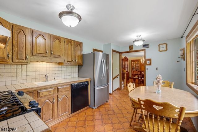 15 Stephen Ave, Lincoln Park Boro, NJ 07035