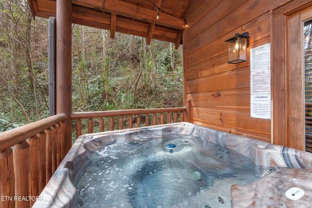 2673 Cedar Falls Way, Sevierville, TN 37862