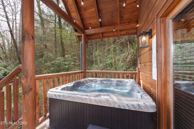 2673 Cedar Falls Way, Sevierville, TN 37862