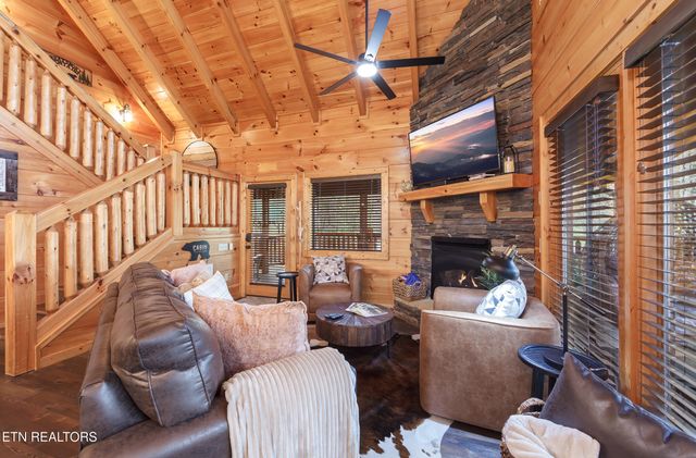 2673 Cedar Falls Way, Sevierville, TN 37862