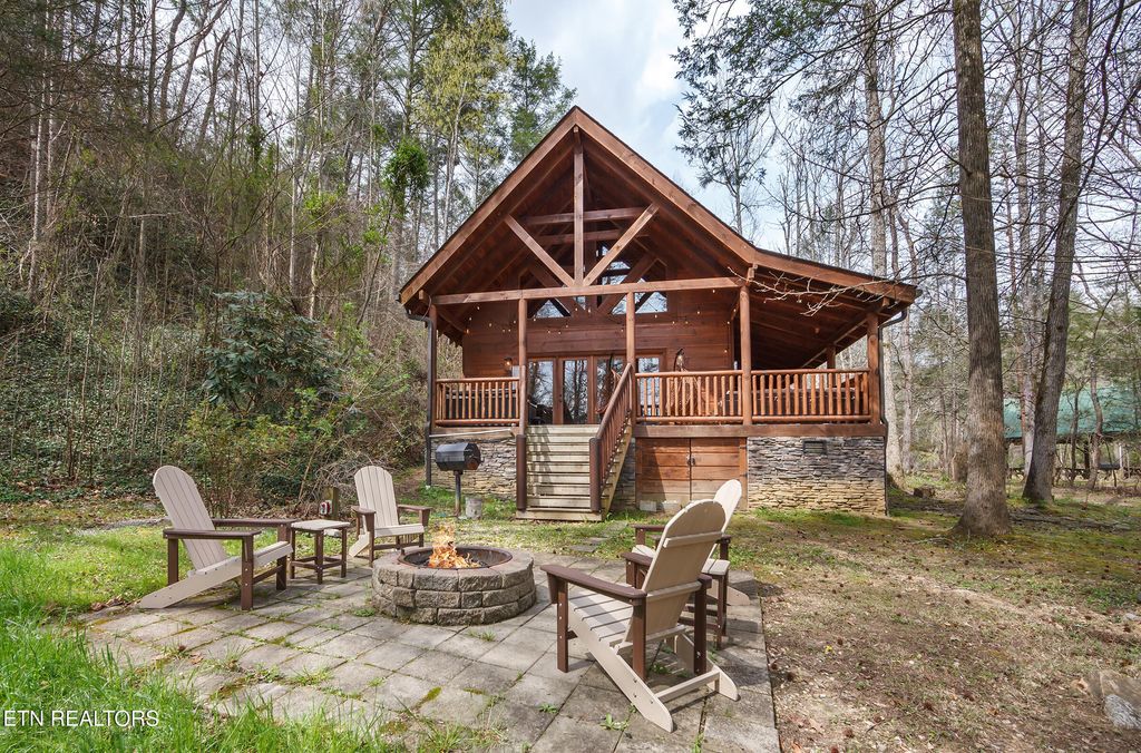 2673 Cedar Falls Way, Sevierville, TN 37862