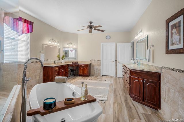 765 E Loop 1604, St Hedwig, TX 78152