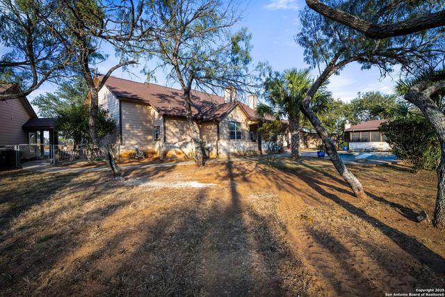 765 E Loop 1604, St Hedwig, TX 78152