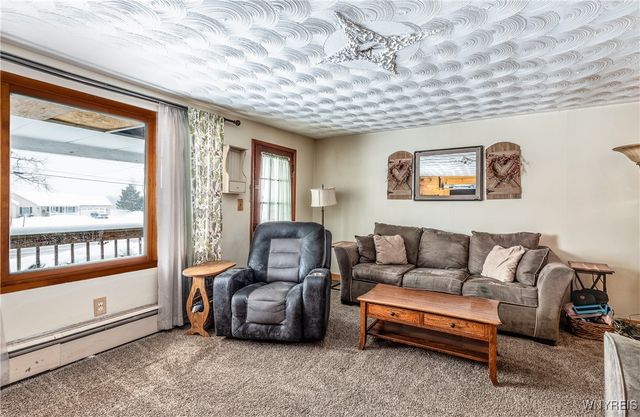 1009 Two Rod Road S, Marilla, NY 14102