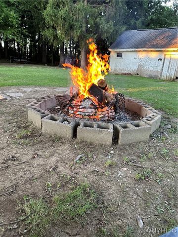 1009 Two Rod Road S, Marilla, NY 14102