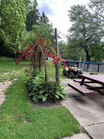 1009 Two Rod Road S, Marilla, NY 14102