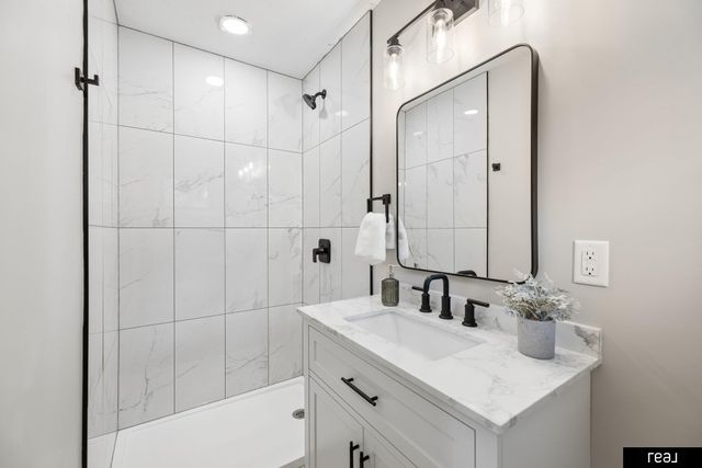 2041 N 77th Street, Lincoln, NE 68505