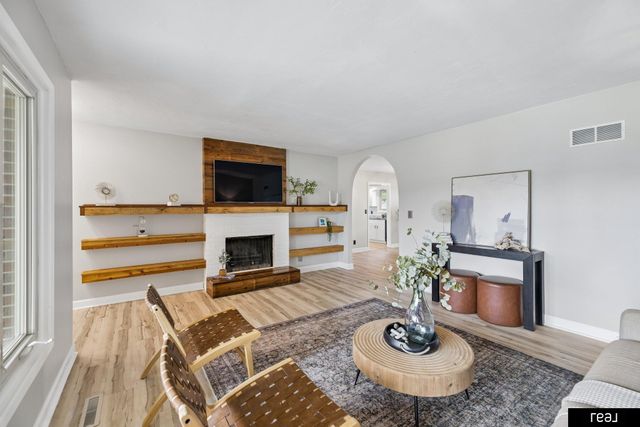2041 N 77th Street, Lincoln, NE 68505