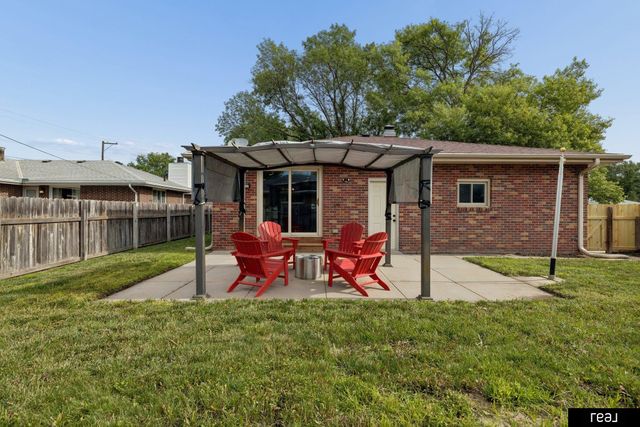 2041 N 77th Street, Lincoln, NE 68505