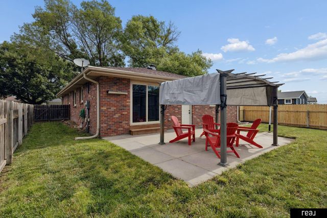 2041 N 77th Street, Lincoln, NE 68505